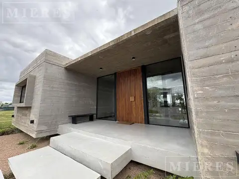 Casa en venta a la laguna Puertos Barrio Riberas
