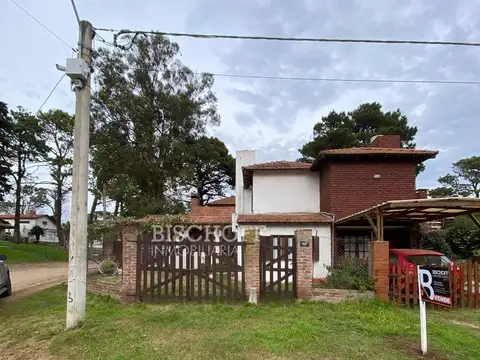 CASA 4 AMBIENTES MAS DEPARTAMENTO 2 AMBIENTES.