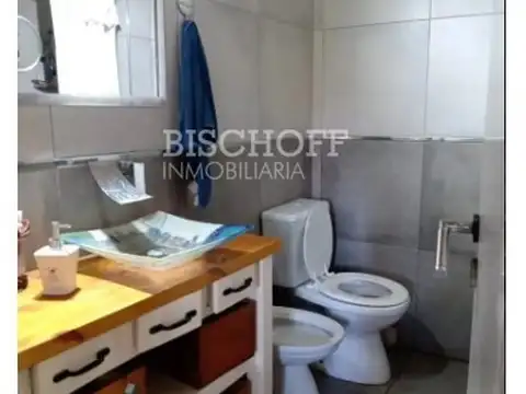 CASA 4 AMBIENTES MAS DEPARTAMENTO 2 AMBIENTES.