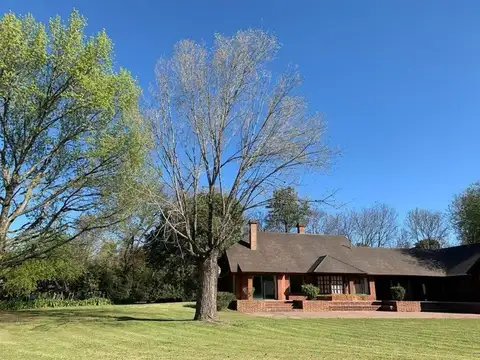 Casa en Venta con 15 cocheras