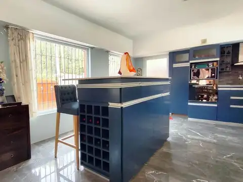 Casa 5 ambientes con 3 baños