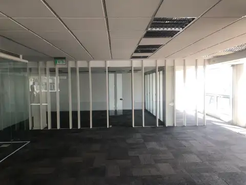 Oficina en Alquiler con 2 cocheras