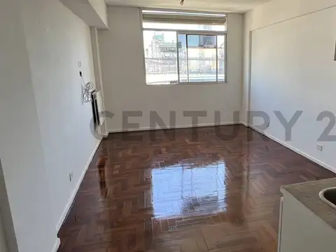 Venta Monoambiente Balvanera. Refaccionado. Luminoso