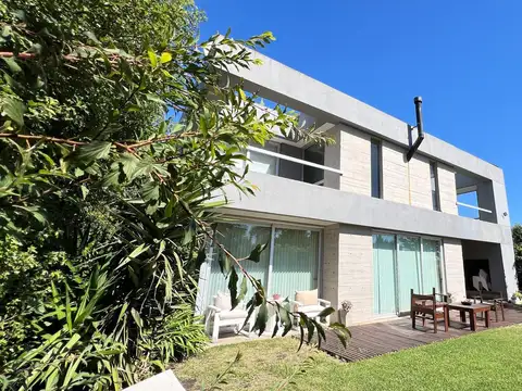 VENTA | CASA 5 AMBIENTES | BARRIO PRIVADOS LAS PRUNAS