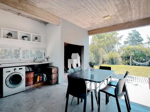 Casa 5 ambientes con 2 baños