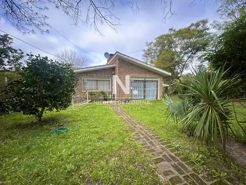 Casa 4 ambientes con 2 baños