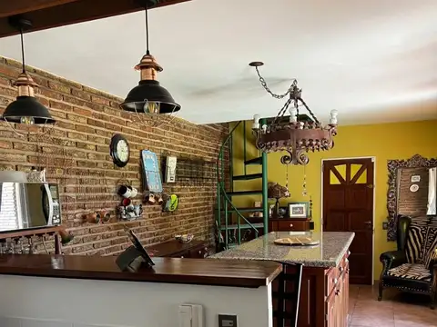 Barrio Hospitales Virasoro 1500 hermosa casa  interna con jardin, pileta y quincho