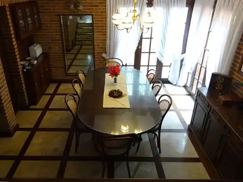 Casa 5 ambientes con 5 baños