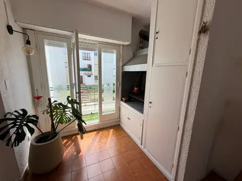 ALQUILER 24 MESES | DEPARTAMENTO 4 AMBIENTES CON PARRILLA Y ESPACIO DE COCHERA.