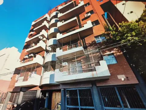 DEPARTAMENTO 2 AMBIENTES CON COCHERA  