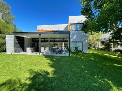 Casa en Alquiler de 4 dormitorios