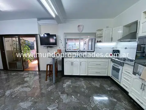 Casa 4 ambientes con 2 baños