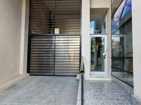 Garibaldi 100, Piso 1