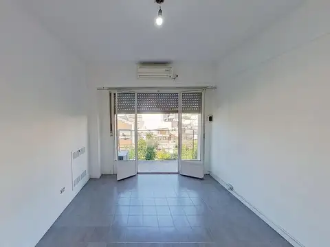 Venta departamento 3 ambientes con balcon corrido al frente apto credito