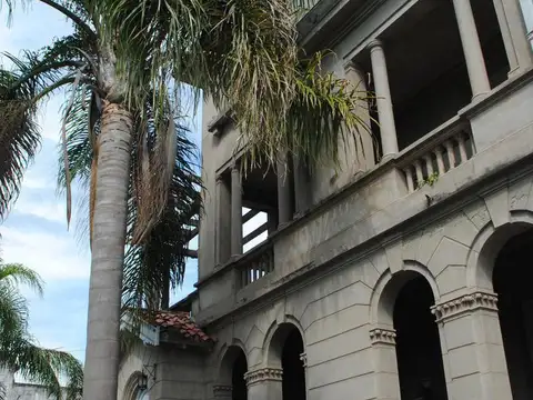 Casa 15 ambientes con 3 baños