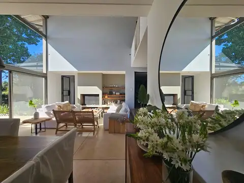 Casa en Alquiler Temporal con 2 cocheras