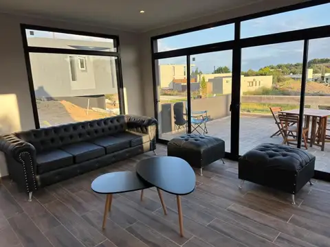 Casa 5 ambientes con 4 baños