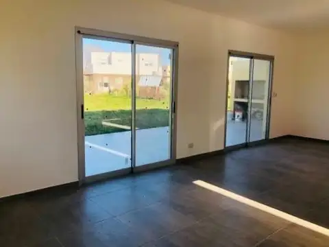 Casa  en Venta en Santa Guadalupe, Pilar del Este, Pilar