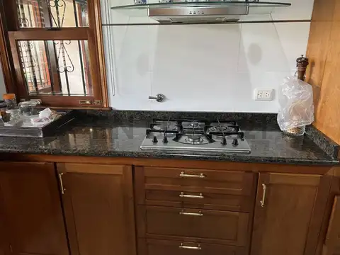 Casa 6 ambientes con 4 baños