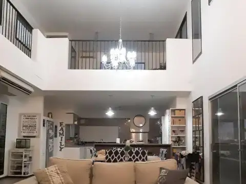 Casa 6 ambientes con 3 baños