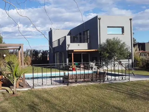 Bernardo de Irigoyen, B1625 Belén de Escobar, Provincia de Buenos Aires