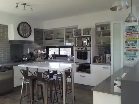 Casa en Alquiler Temporal con 2 cocheras