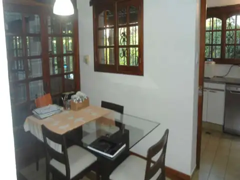 Casa 9 ambientes con 3 baños