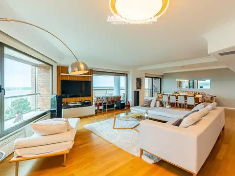 Departamento en Venta con 3 cocheras