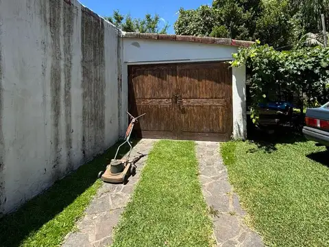 Casa en Venta con 3 cocheras