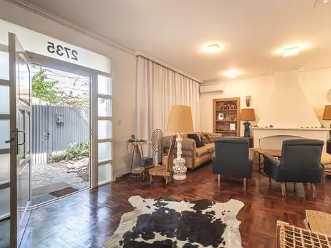 Casa en Venta con 2 cocheras