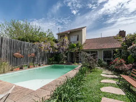 VENTA Casa de 320 m2 con jardín, pileta y quincho a metros de Panamericana y Unicenter
