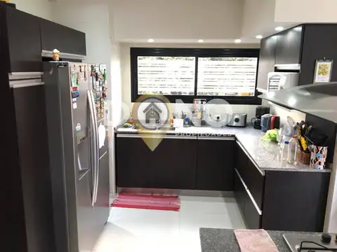 CASA 4 AMB BARRIO DORREGO QUILMES