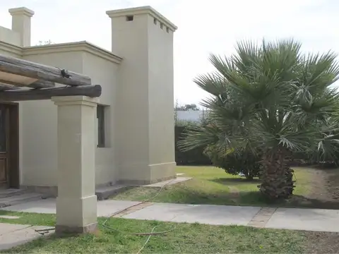 Casa en Venta con 2 cocheras