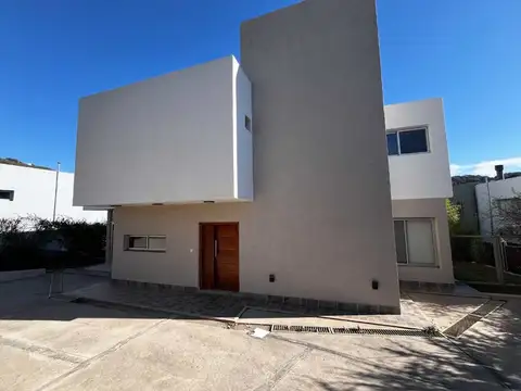 VENTA CASA 3 DORMITORIOS, TIERRA ALTA C/ESCRITURA