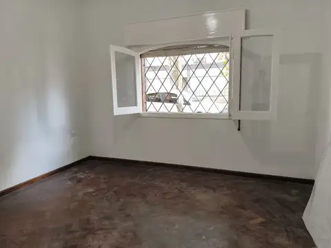 Casa 8 ambientes con 1 baño