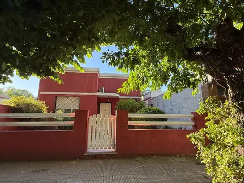 Juan José Paso 1400