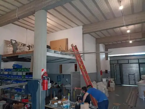 Galpon en Venta en Garin, USD 275.000