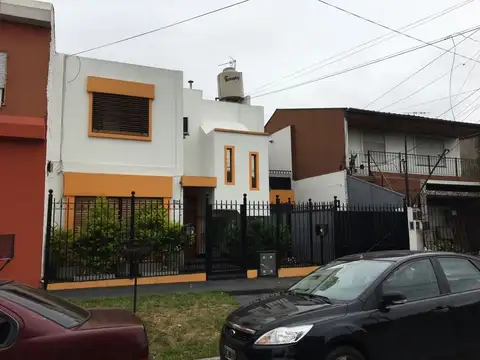 GRITO DE ALCORTA Nº 2161 E/ PEGUY Y POLA