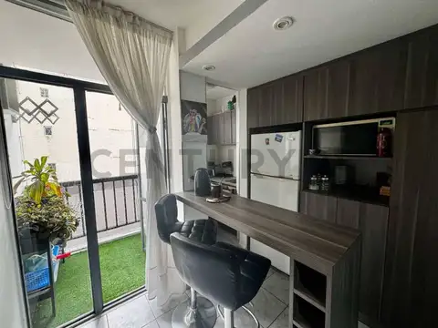 Departamento de un ambiente al contrafrente reciclado con balcón zona Plaza Mitre