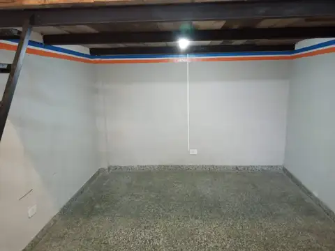 EXCELENTE LOCAL PARA DEPOSITO DE 25 M2