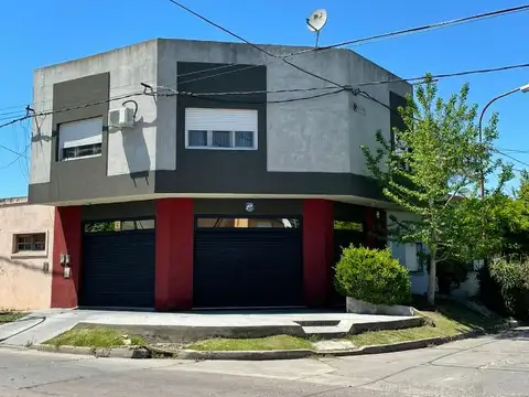 12 y 158- CASA   LOCAL EN 100