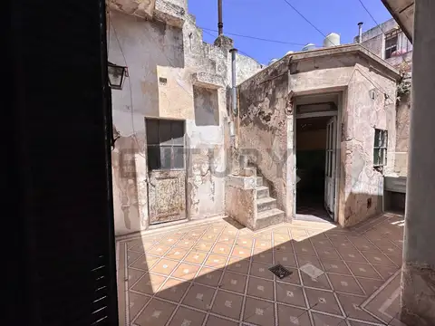 Avelino Diaz 500, Piso 0