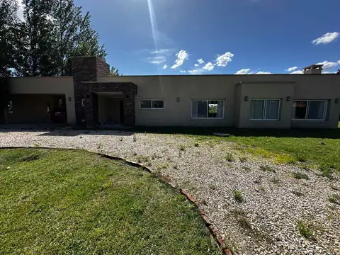 ALQUILER TEMPORARIO ENERO/FEBRERO- CASA CON PILETA