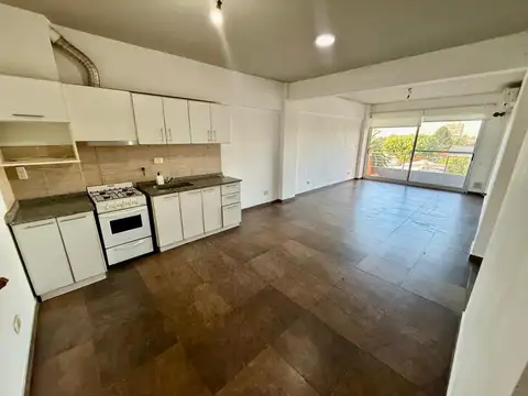 Depto en alquiler-  3 amb con balcón en V Ballester