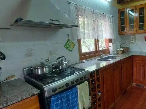 VENTA CASA 3 AMB SOBRE TRES LOTES ACANTILADOS