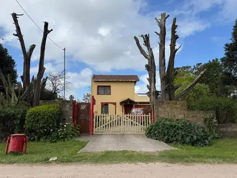 VENTA CASA 3 AMB SOBRE TRES LOTES ACANTILADOS