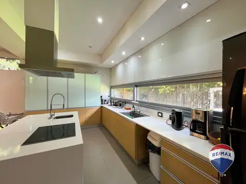 Casa 5 ambientes con 4 baños