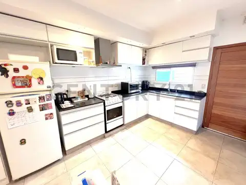 Casa + departamento de categoría en zona de crecimiento. VENADO TUERTO.