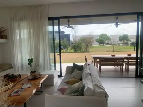 ACCESO A EL CANTON 100