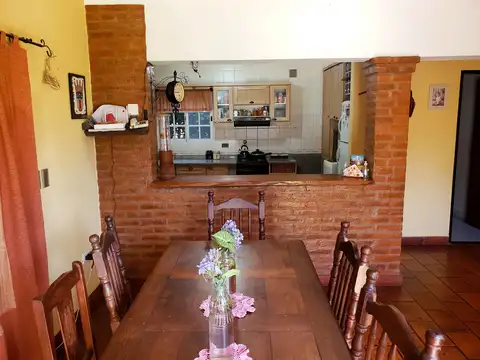 Casa 4 ambientes con 2 baños